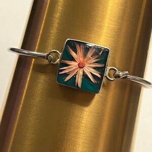 Vintage Dried Flower Framed Nature Floral Cottage Silver-tone Bangle Bracelet